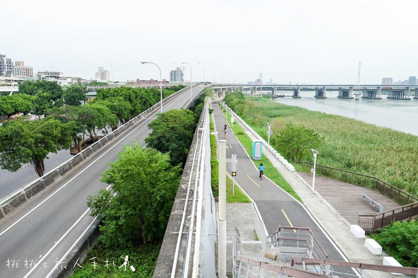 IG打卡景點》台北葫蘆國小跨堤人行陸橋│天橋也能拍得這麼美！