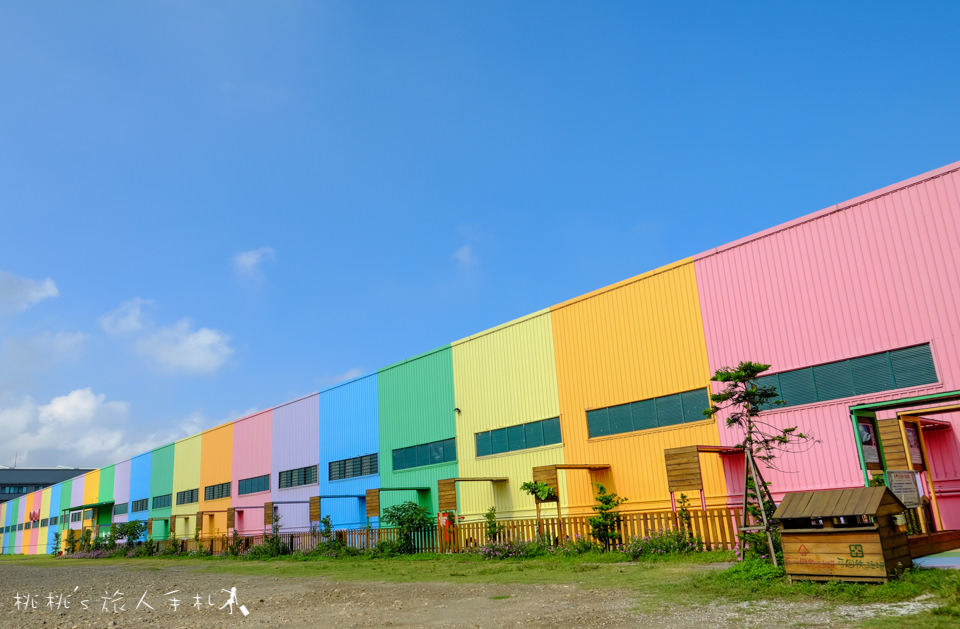 IG打卡景點》彰化鹿港緞帶王觀光工廠│彩虹隧道 彩虹屋 色彩繽紛好好拍