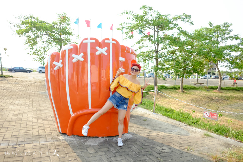 IG打卡景點》台中洲際棒球文創園區│棒球故事館 迷你蛋 貨櫃屋市集 休閒新地標