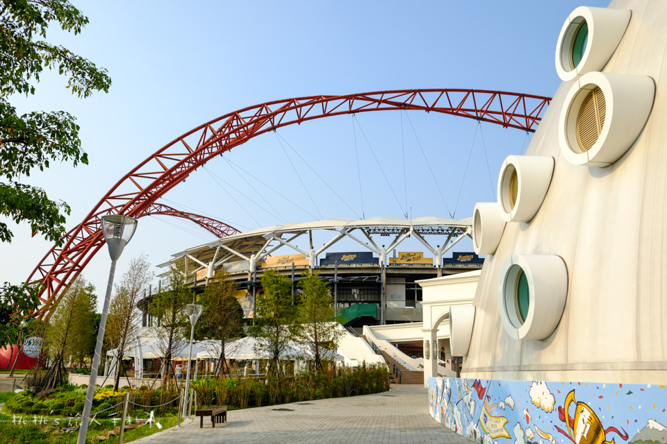 IG打卡景點》台中洲際棒球文創園區│棒球故事館 迷你蛋 貨櫃屋市集 休閒新地標