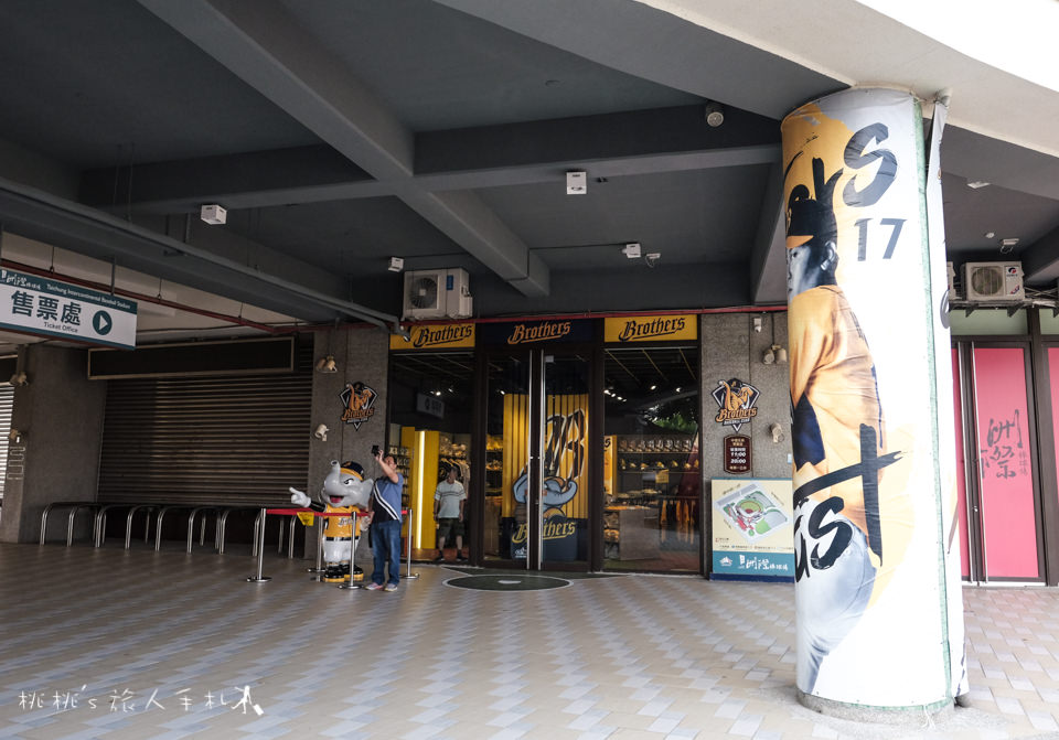 IG打卡景點》台中洲際棒球文創園區│棒球故事館 迷你蛋 貨櫃屋市集 休閒新地標