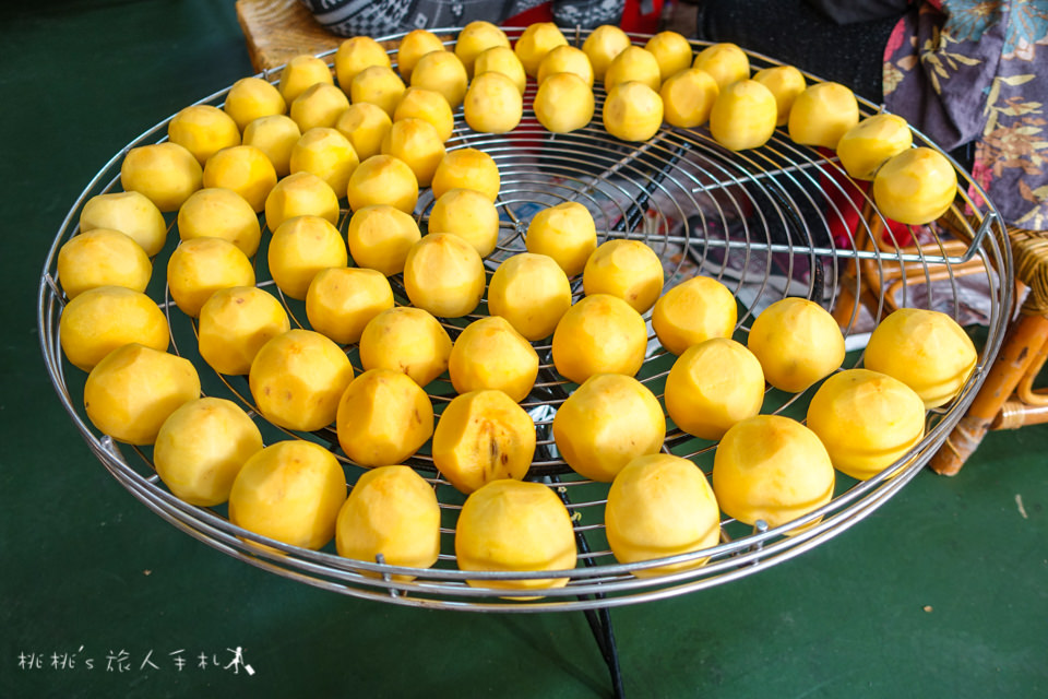 觀光工場推薦》新竹新埔金漢柿餅教育農園│曬柿餅季節又到了，快來吃柿子吧！