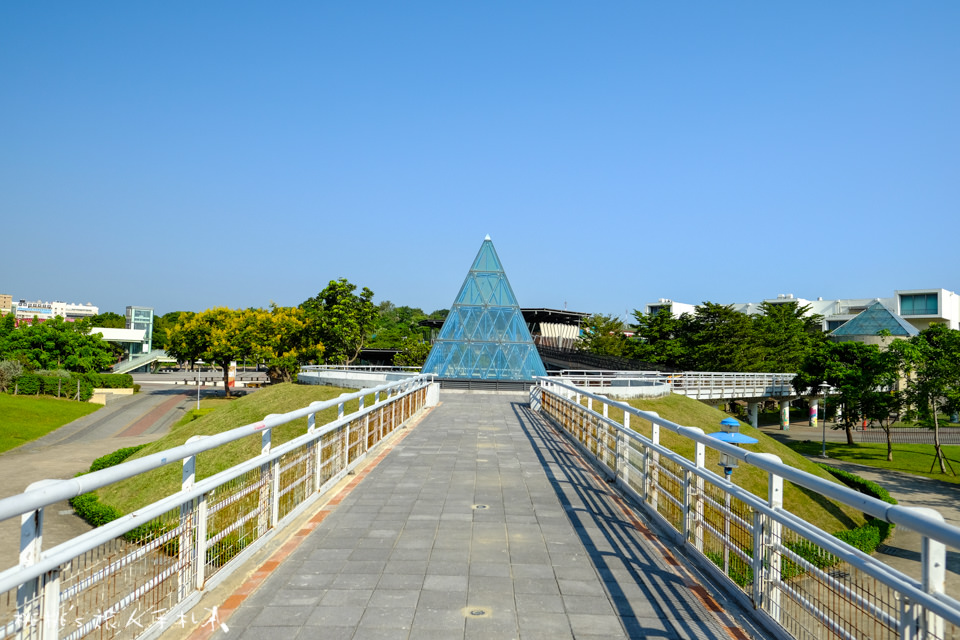 IG打卡景點》被遺忘的花博公園 園區祕境│迷宮花園.舞蝶館.玻璃金字塔.花之隧道 美麗再現!!!