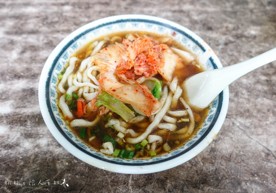 台北美食》西門町 元之寶拉麵湯餃館│推薦菜單 担炸拉麵、泡菜拉麵、牛肉蛋花湯