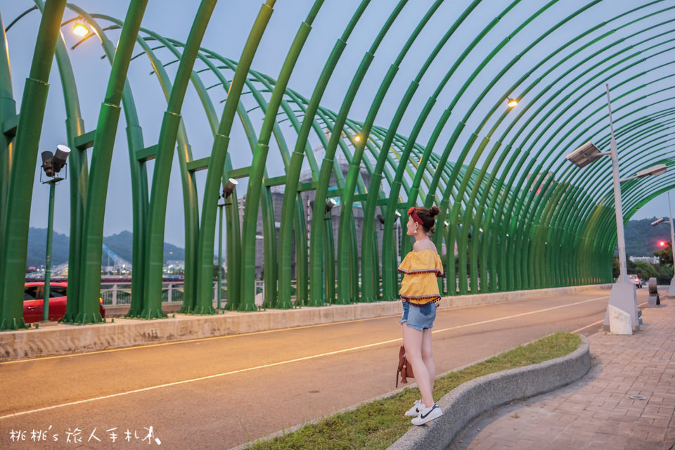 IG打卡景點》台中大坑蝴蝶橋(清新橋)│夜晚點燈後美麗蝴蝶閃耀整個夜空