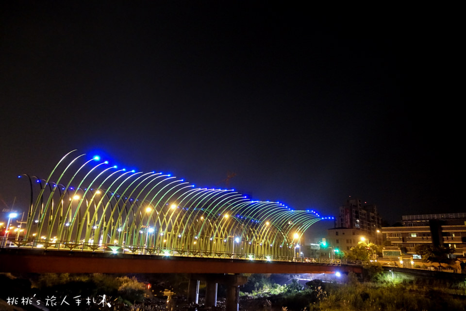 IG打卡景點》台中大坑蝴蝶橋(清新橋)│夜晚點燈後美麗蝴蝶閃耀整個夜空