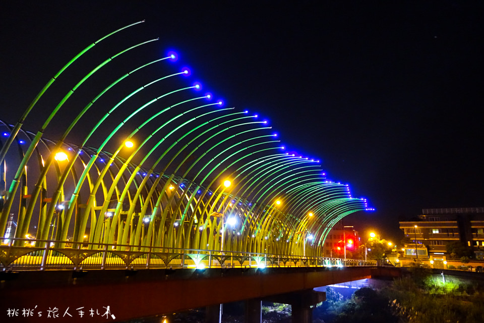 IG打卡景點》台中大坑蝴蝶橋(清新橋)│夜晚點燈後美麗蝴蝶閃耀整個夜空