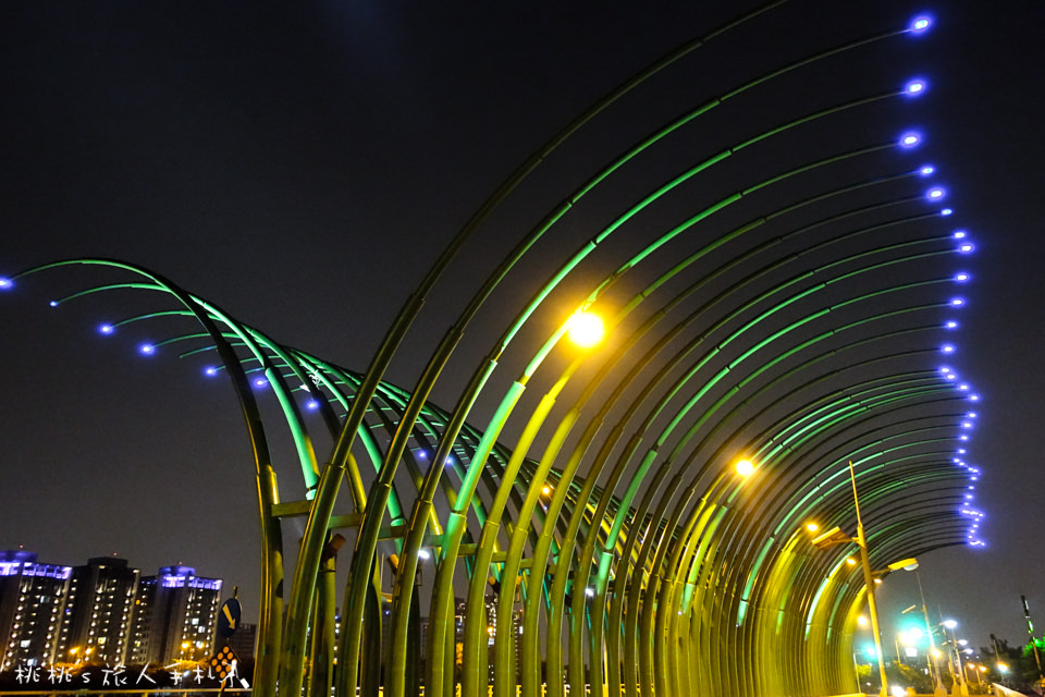 IG打卡景點》台中大坑蝴蝶橋(清新橋)│夜晚點燈後美麗蝴蝶閃耀整個夜空