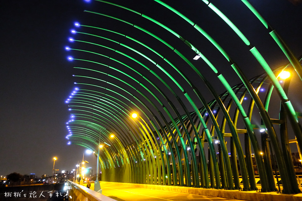 IG打卡景點》台中大坑蝴蝶橋(清新橋)│夜晚點燈後美麗蝴蝶閃耀整個夜空