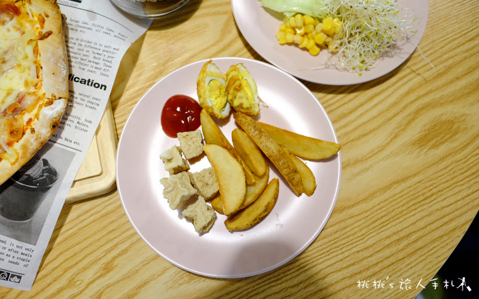 IG打卡美食》台中新餐廳 卡諾亞canoya│球池浴缸、窗前綠地乾燥花，整家店都是打卡景點！