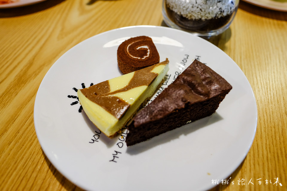 IG打卡美食》台中新餐廳 卡諾亞canoya│球池浴缸、窗前綠地乾燥花，整家店都是打卡景點！