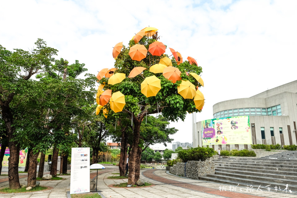 IG打卡景點》臺中市屯區藝文中心 彩色雨傘樹、雨傘牆│2017臺中花都藝術季 傘亮花博、閃耀臺中