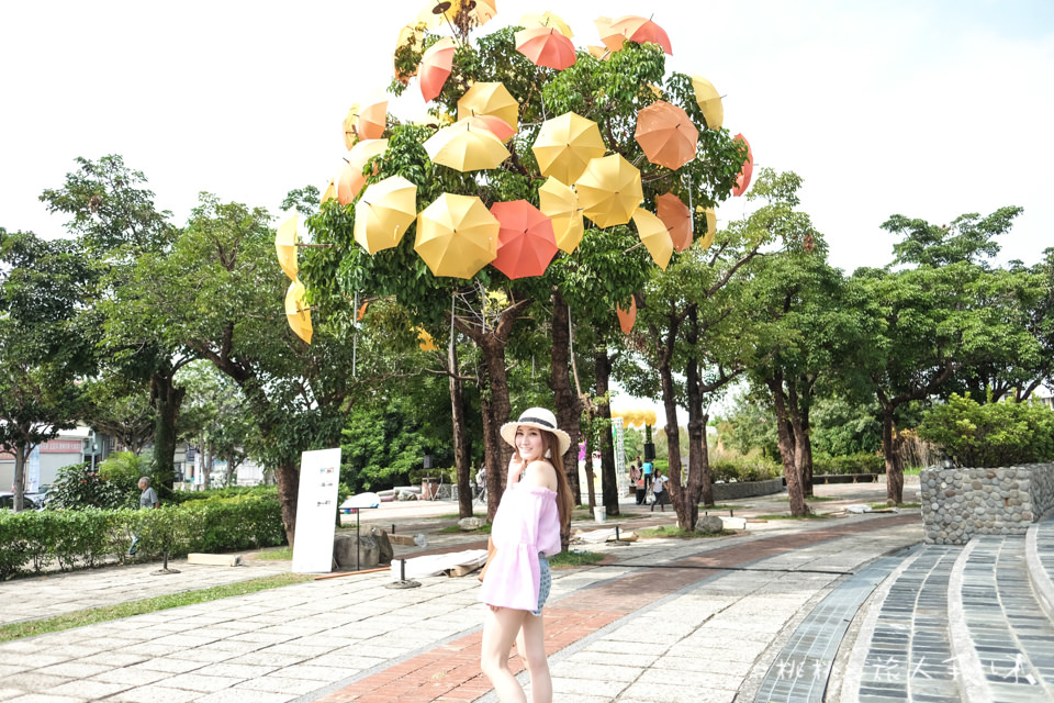 IG打卡景點》臺中市屯區藝文中心 彩色雨傘樹、雨傘牆│2017臺中花都藝術季 傘亮花博、閃耀臺中