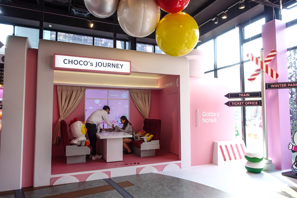 IG打卡景點》Samsung x LINE FRIENDS快閃店限時登場│跟著CHOCO一起來趟粉甜星旅程～