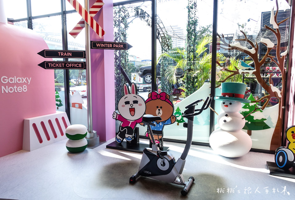 IG打卡景點》Samsung x LINE FRIENDS快閃店限時登場│跟著CHOCO一起來趟粉甜星旅程～