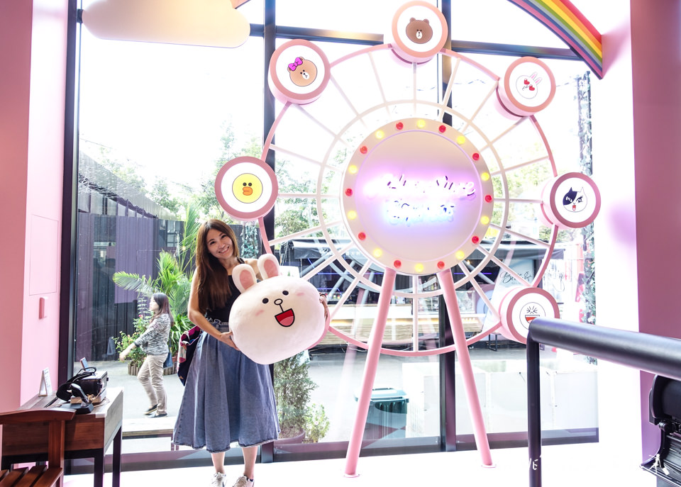 IG打卡景點》Samsung x LINE FRIENDS快閃店限時登場│跟著CHOCO一起來趟粉甜星旅程～