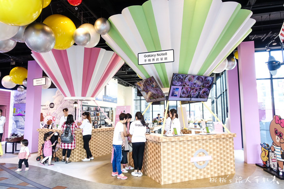 IG打卡景點》Samsung x LINE FRIENDS快閃店限時登場│跟著CHOCO一起來趟粉甜星旅程～