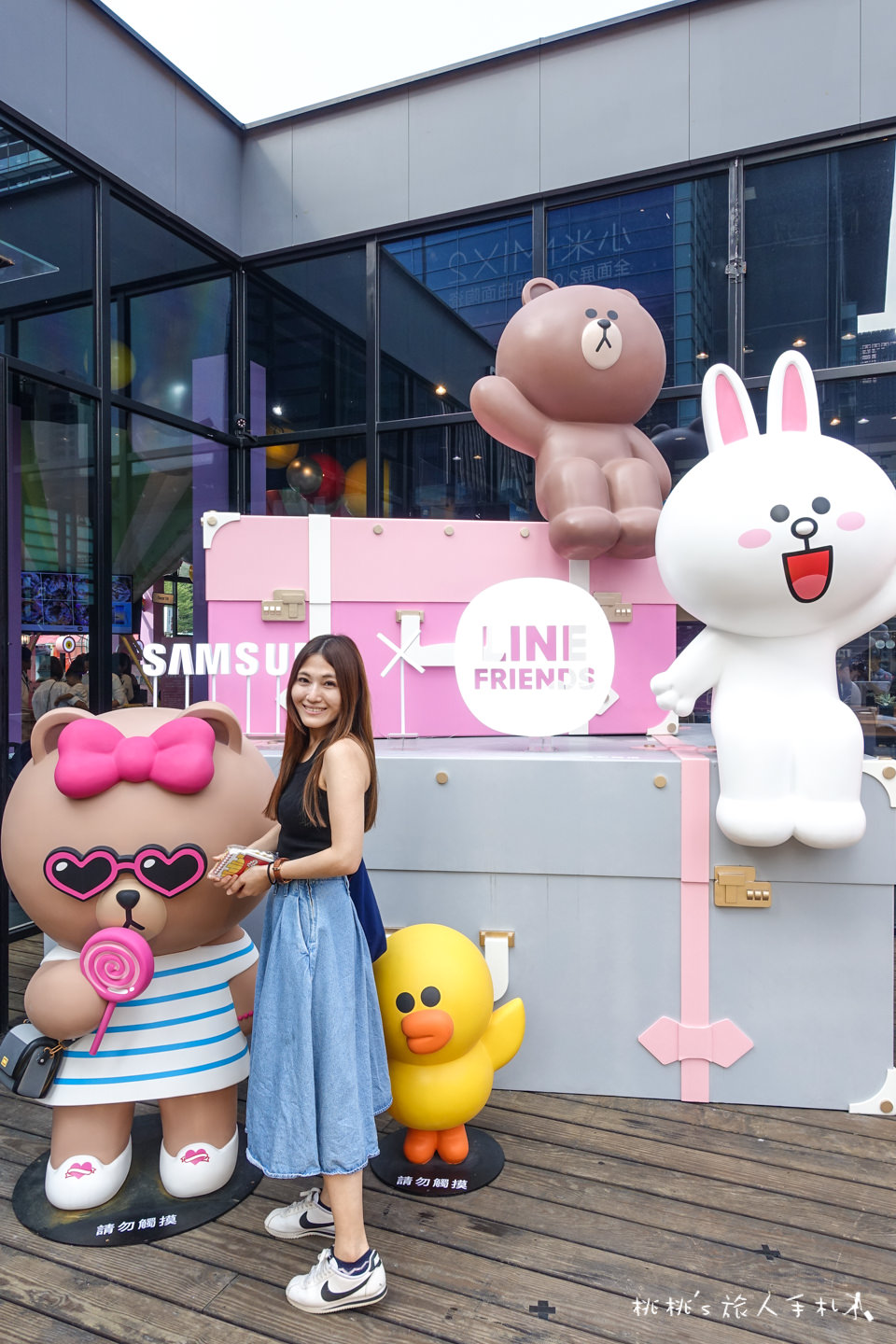 IG打卡景點》Samsung x LINE FRIENDS快閃店限時登場│跟著CHOCO一起來趟粉甜星旅程～