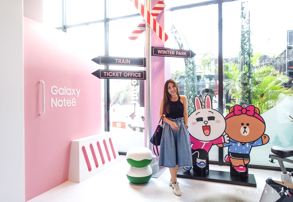 IG打卡景點》Samsung x LINE FRIENDS快閃店限時登場│跟著CHOCO一起來趟粉甜星旅程～