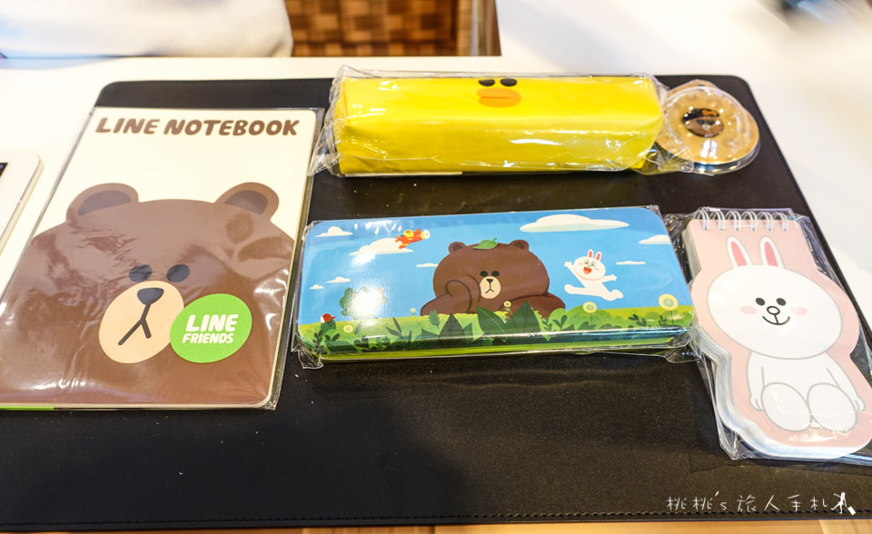 IG打卡景點》Samsung x LINE FRIENDS快閃店限時登場│跟著CHOCO一起來趟粉甜星旅程～