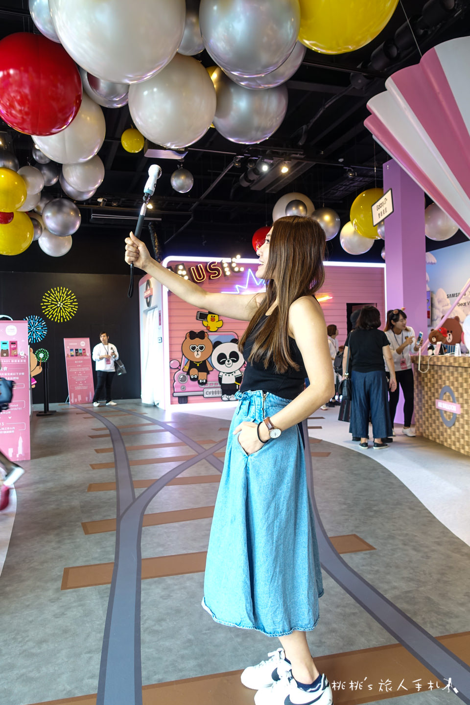 IG打卡景點》Samsung x LINE FRIENDS快閃店限時登場│跟著CHOCO一起來趟粉甜星旅程～