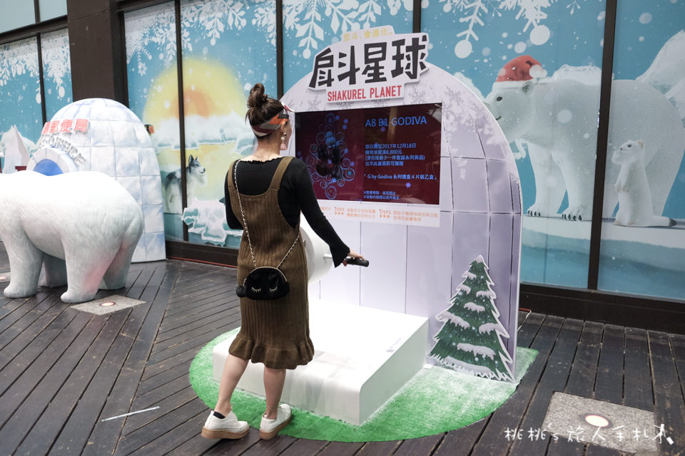 IG打卡景點》戽斗星球降臨新光三越聖誕節│耶誕萌星球把扭蛋動物變大了！