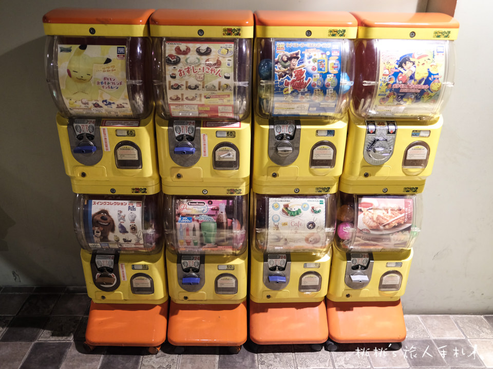 Train's 扭蛋玩具板橋誠品店│台北大型扭蛋店 上百台轉蛋機清空你的荷包！