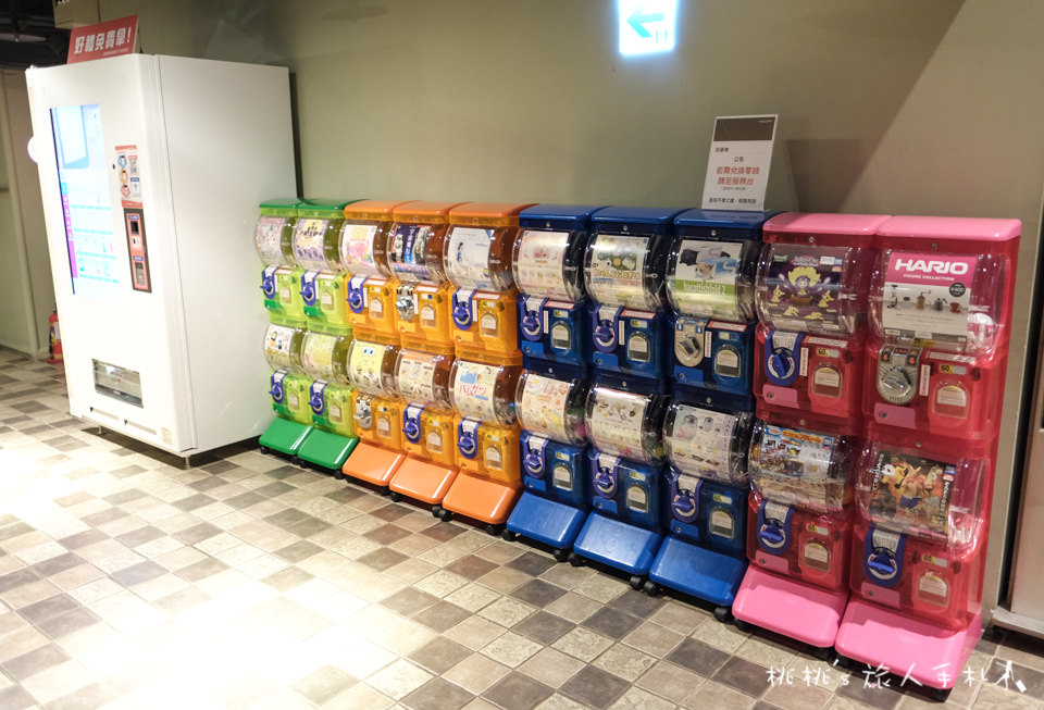 Train's 扭蛋玩具板橋誠品店│台北大型扭蛋店 上百台轉蛋機清空你的荷包！