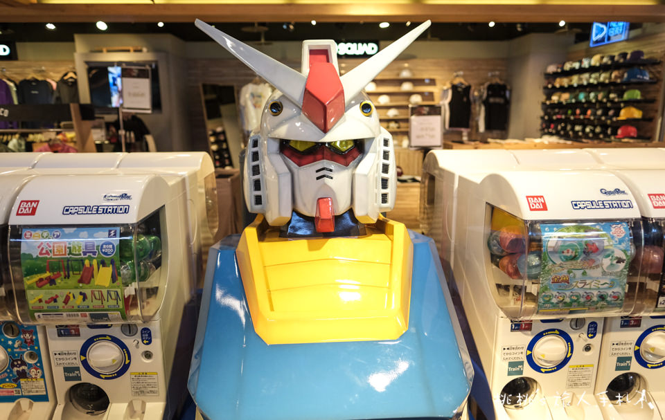 Train's 扭蛋玩具板橋誠品店│台北大型扭蛋店 上百台轉蛋機清空你的荷包！