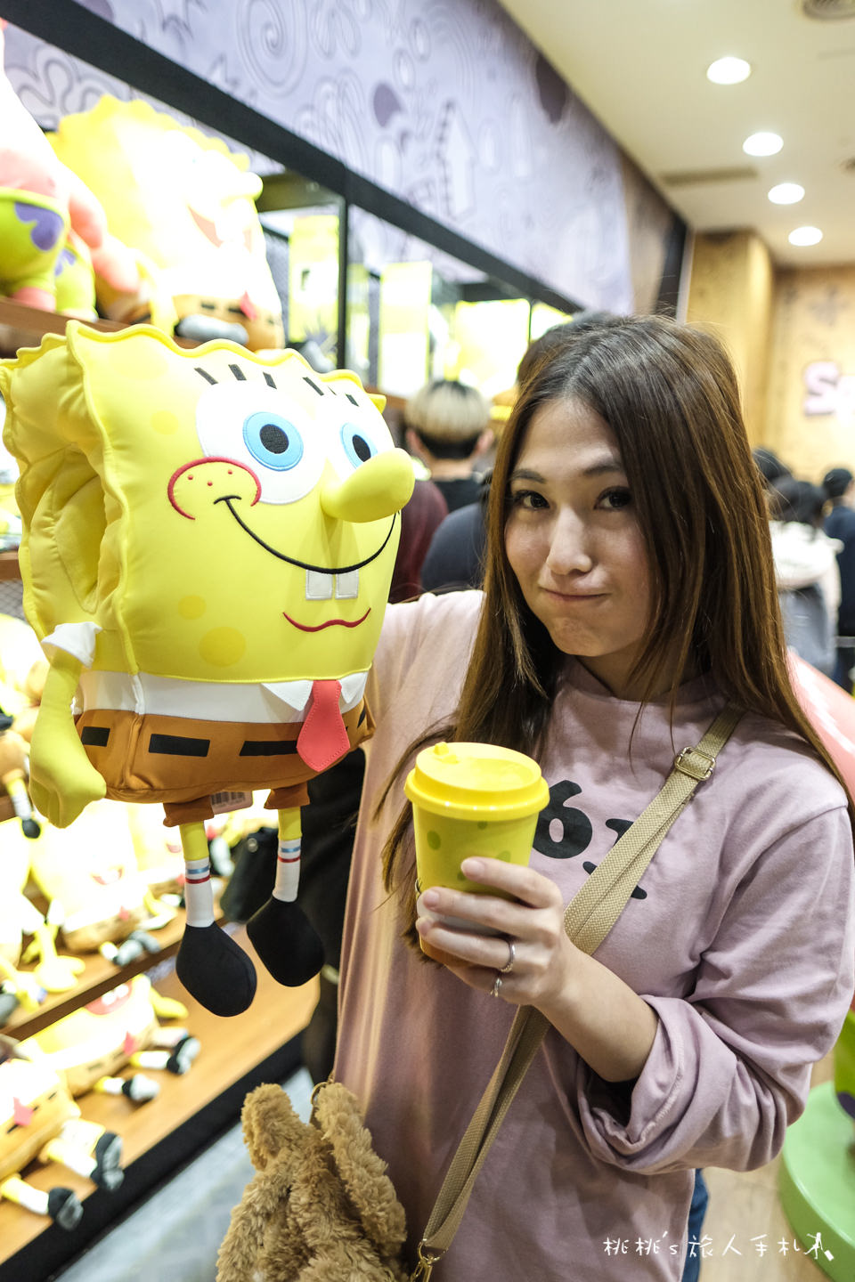 IG打卡景點》海綿寶寶快閃店POP-UP STORE│海綿寶寶派大星在台北信義威秀與粉絲拍照打卡相見歡
