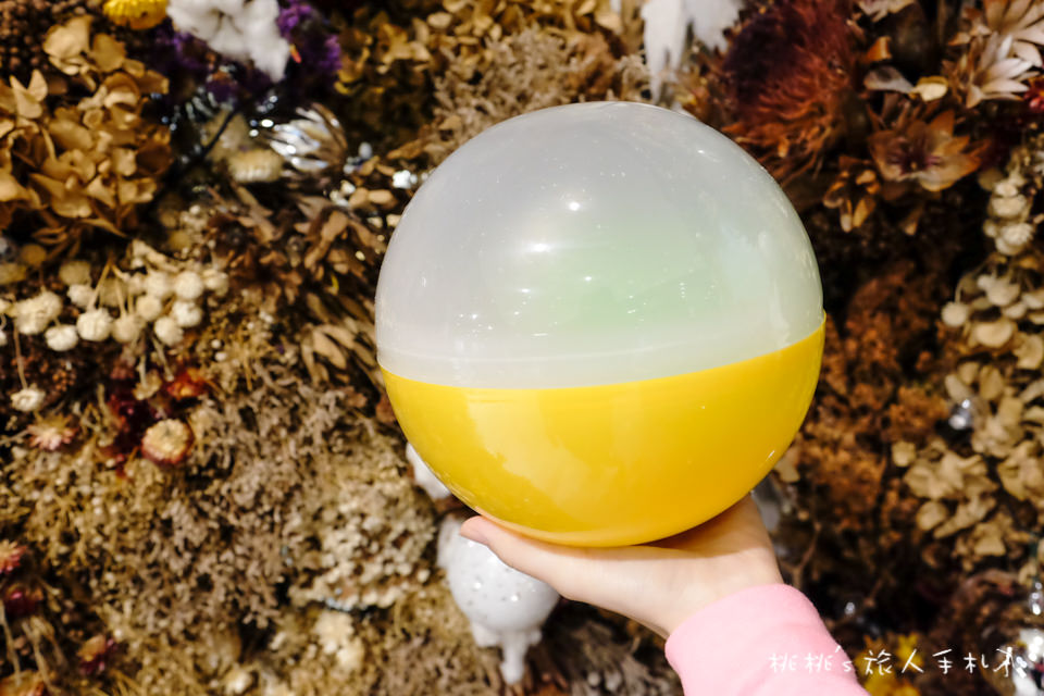 IG打卡景點》台中草悟道 巨大扭蛋機火箭.泰迪熊奶茶公車 奇幻登場!