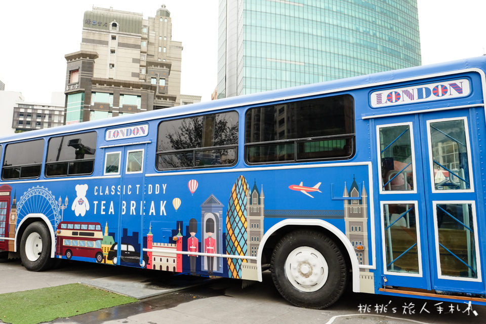 IG打卡景點》台中草悟道 巨大扭蛋機火箭.泰迪熊奶茶公車 奇幻登場!