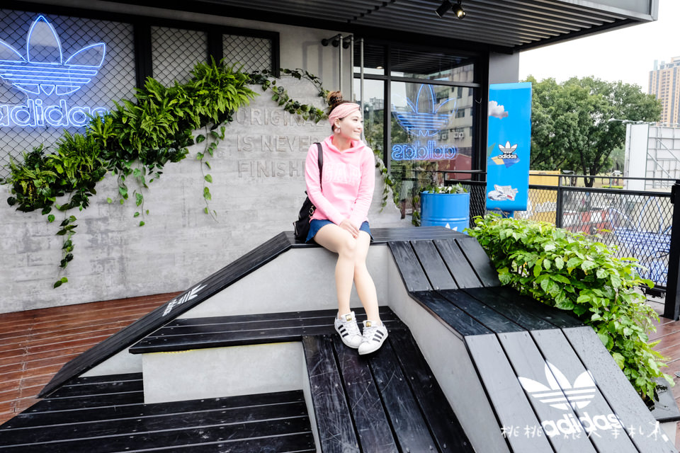 IG打卡景點》台中adidas愛迪達。顛倒籃球場、三片葉空中花園│勤美綠園道門市