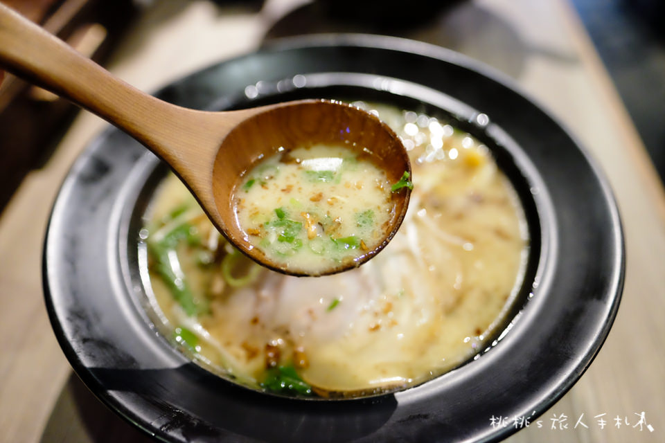 台北美食》樂麵屋 西門店│推薦菜單：辣辣豚骨拉麵