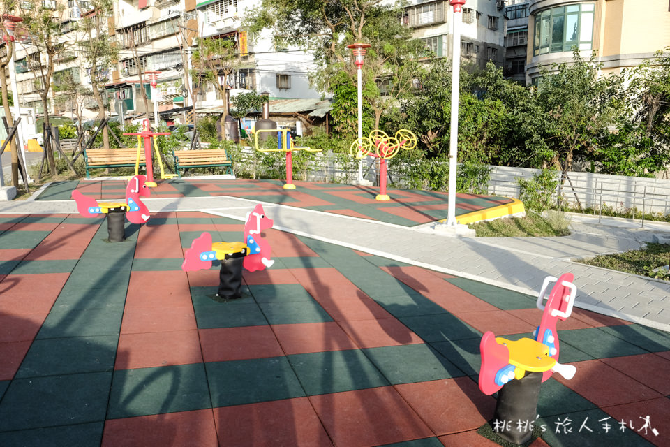 IG打卡景點》小小兵溜滑梯 板橋富貴綠地公園│網美公園在這裡！