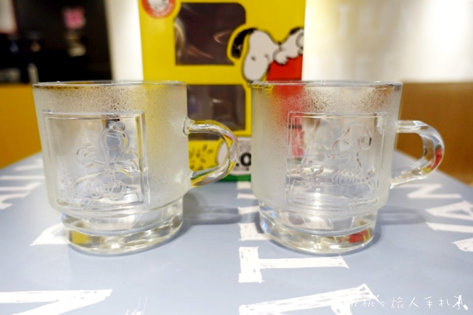 限時搶購》麥當勞史努比光雕玻璃對杯 陪你過新年!!│開箱分享！