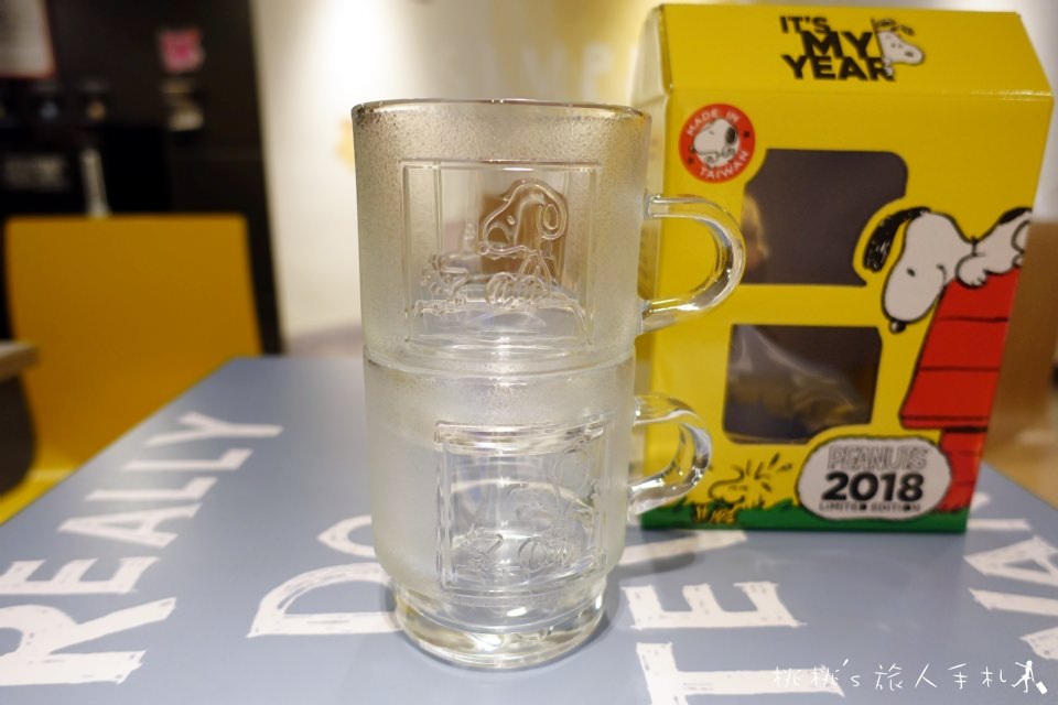 限時搶購》麥當勞史努比光雕玻璃對杯 陪你過新年!!│開箱分享！
