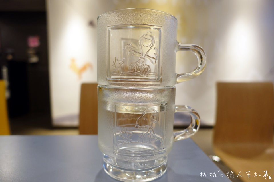 限時搶購》麥當勞史努比光雕玻璃對杯 陪你過新年!!│開箱分享！