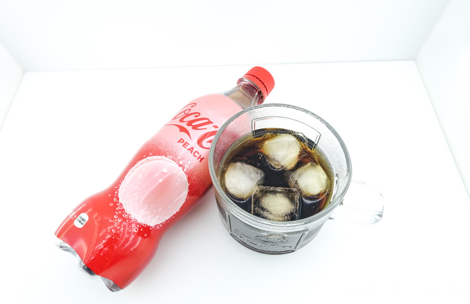 日本零食》蜜桃可口可樂 限定口味新上市│綾瀨遙叫我買的！