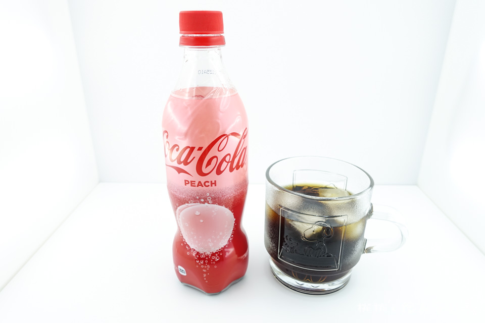 日本零食》蜜桃可口可樂 限定口味新上市│綾瀨遙叫我買的！