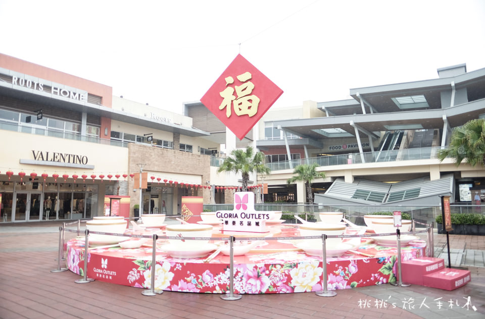 IG打卡景點》華泰名品城│自由女財神發紅包+巨型辦桌等你上桌！