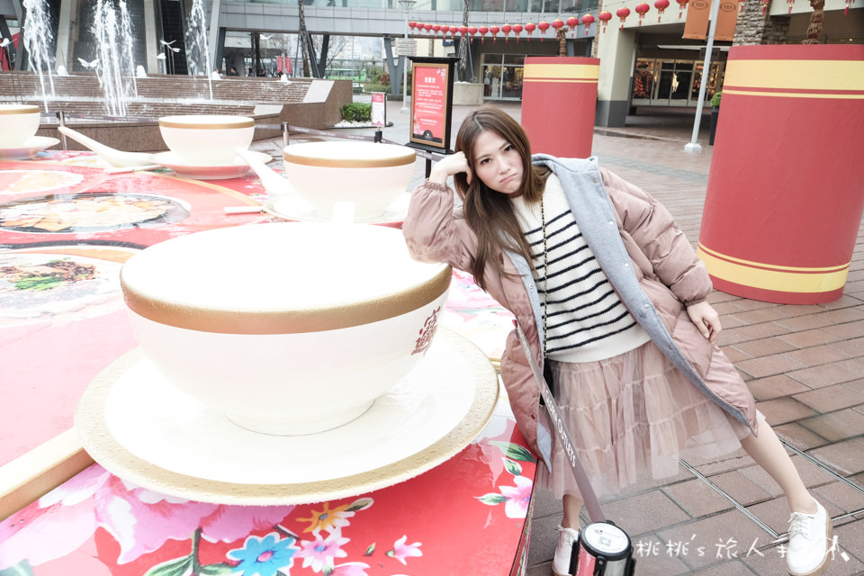IG打卡景點》華泰名品城│自由女財神發紅包+巨型辦桌等你上桌！