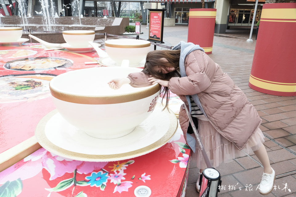IG打卡景點》華泰名品城│自由女財神發紅包+巨型辦桌等你上桌！
