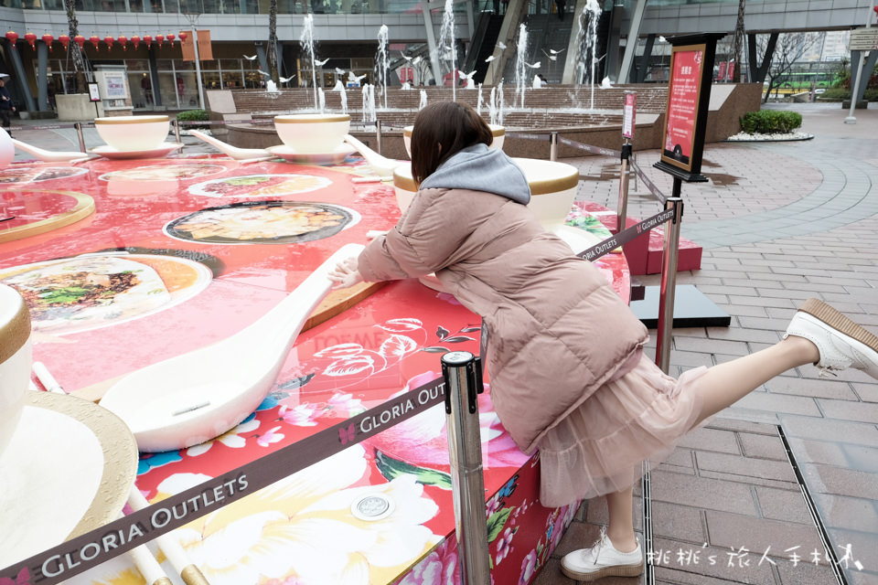 IG打卡景點》華泰名品城│自由女財神發紅包+巨型辦桌等你上桌！