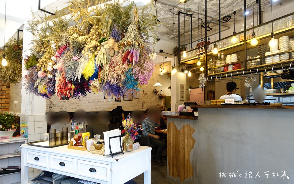 IG打卡美食》中和早午餐 貳Hood.cafe'│網美最愛乾燥花白磚牆