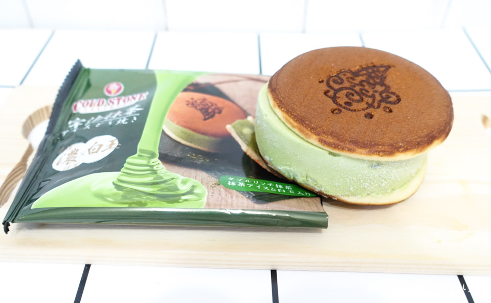 7-11》Cold Stone宇治抹茶冰銅燒&藍苺馬卡龍冰淇淋│酷聖石超商限定冰淇淋 開箱