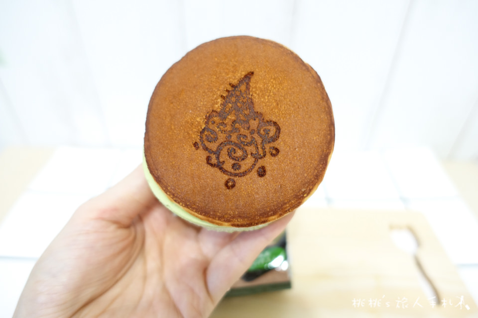 7-11》Cold Stone宇治抹茶冰銅燒&藍苺馬卡龍冰淇淋│酷聖石超商限定冰淇淋 開箱