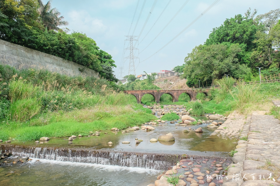 IG打卡景點》桃園龍潭 大平紅橋│穿越百年的秘境拍照景點