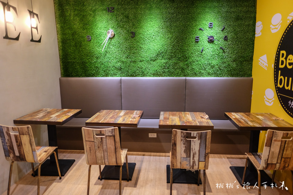 IG打卡餐廳》Bee Burger快樂蜂│板橋網美早餐店 黃色販賣機門前拍一波吧！