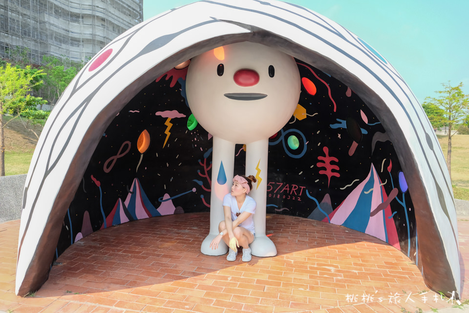 IG打卡景點》台中大里東湖公園│熊超人與鳥人國度現身！